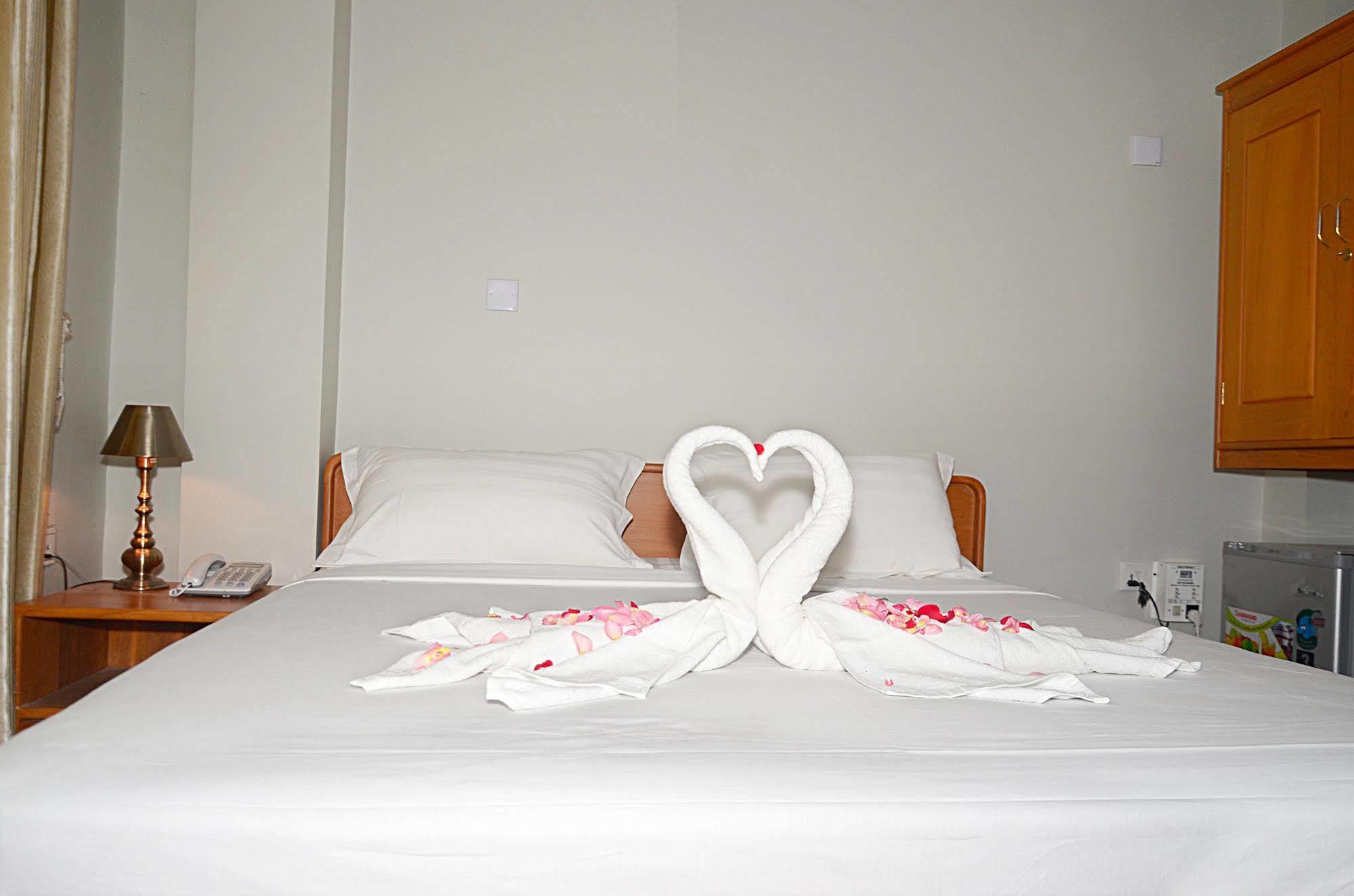Hotel Yno Янгон Экстерьер фото