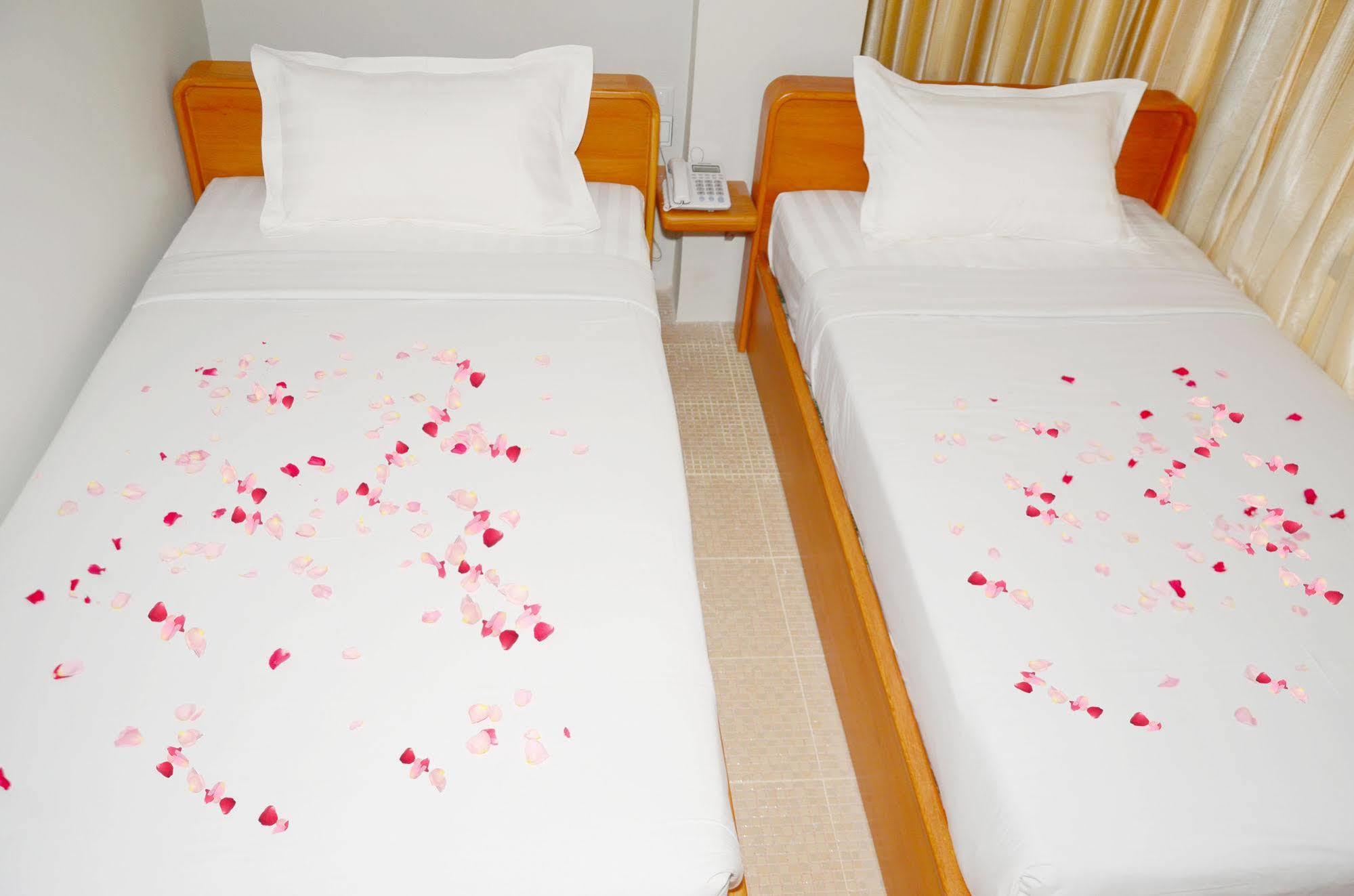 Hotel Yno Янгон Экстерьер фото